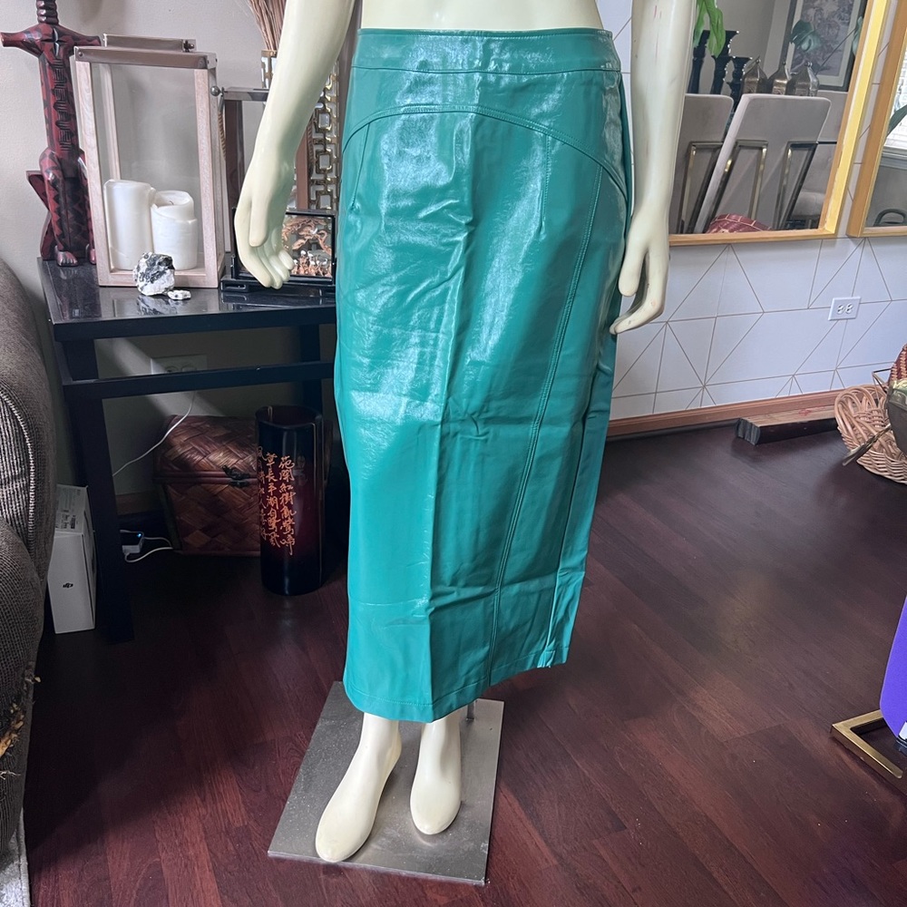 PLEATHER MIDI SKIRT